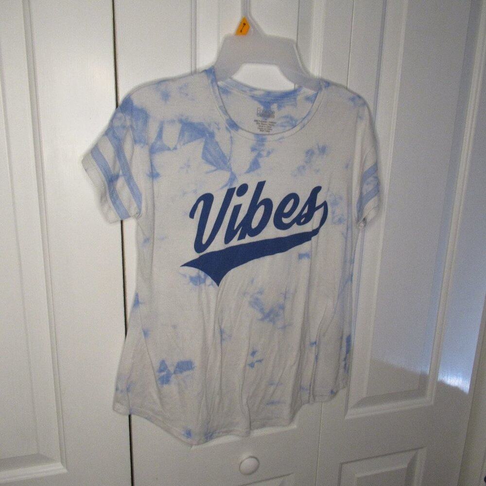 Freeze Vibes cloud bleached blue crew neck shirt